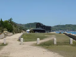 在票務中心與精鍊美術館之間的道路