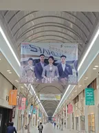 掛在高松丸亀町壱番街前ドーム広場的星宇航空的廣告